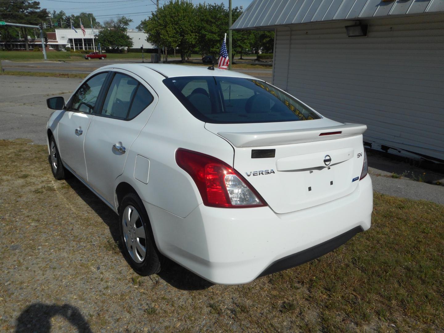 2016 White Nissan Versa (3N1CN7AP9GL) , located at 2553 Airline Blvd, Portsmouth, VA, 23701, (757) 488-8331, 36.813889, -76.357597 - Photo#7